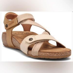 Taos Universe Leather Supportive Sandals NEW without box